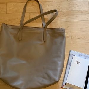 Cuyana classic leather zip tote in sable